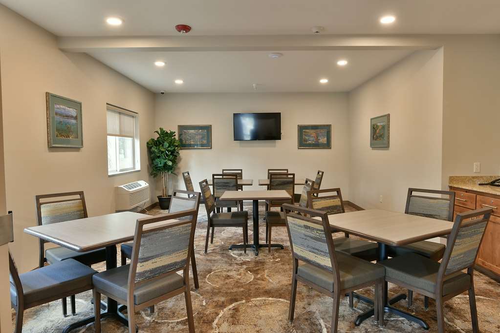 Grandstay Hotel & Suites Sisters Facilities photo